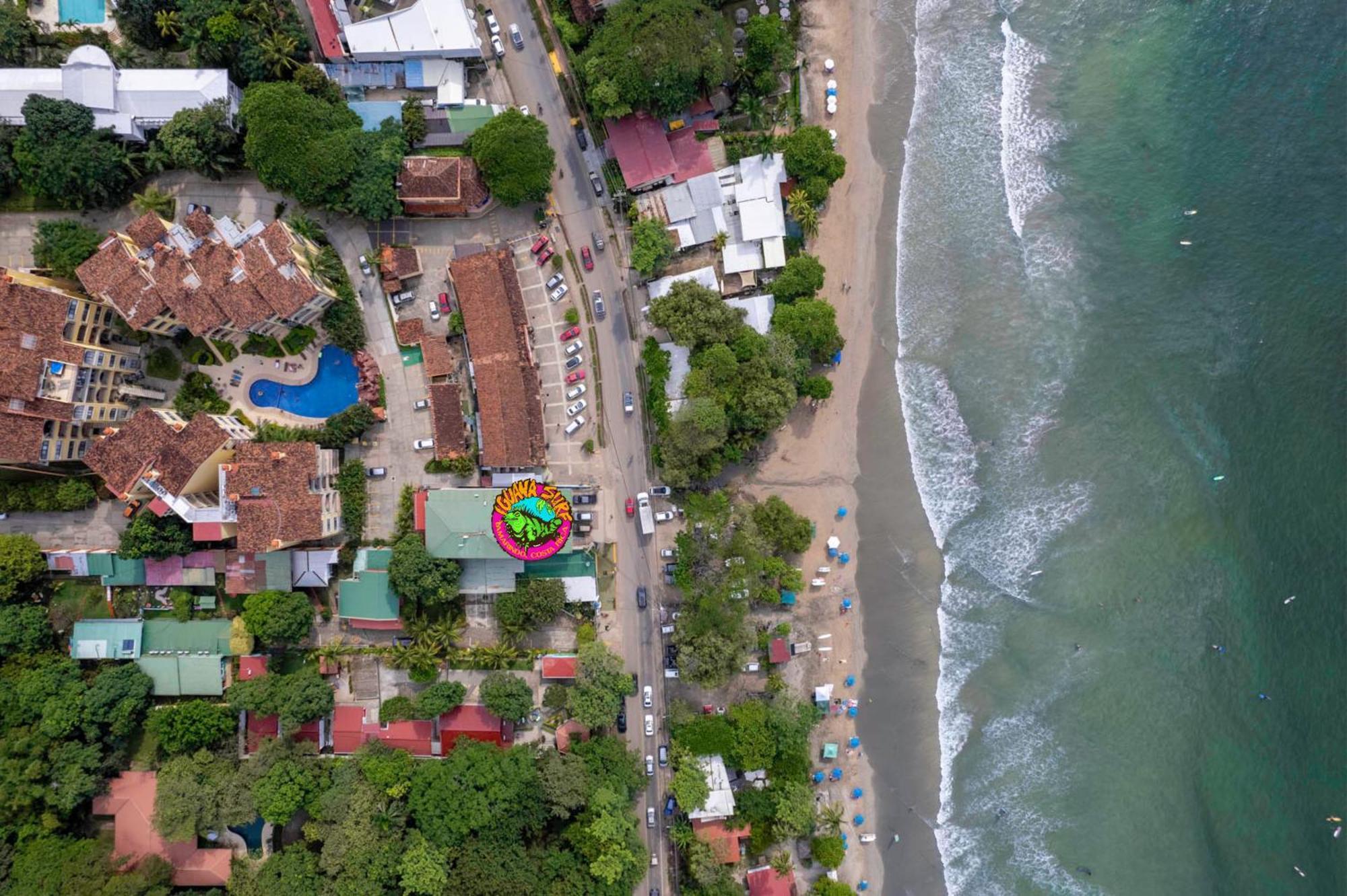 Отель Iguana Surf Camp Тамариндо Экстерьер фото